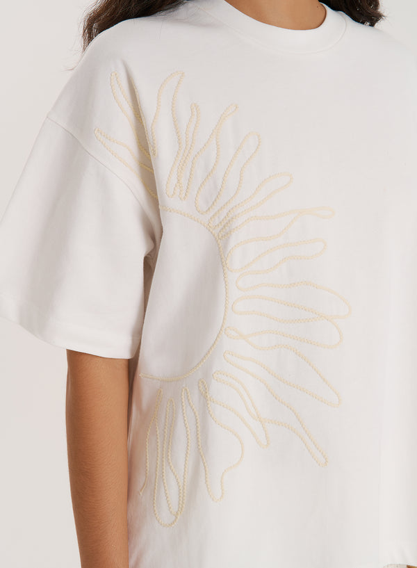 4th & Reckless White Sun Embroidery Oversized T-Shirt- Soleil