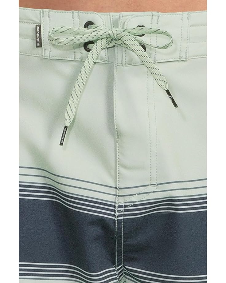 Quiksilver Surfsilk Street-Trunk 18 BoardShorts Men's