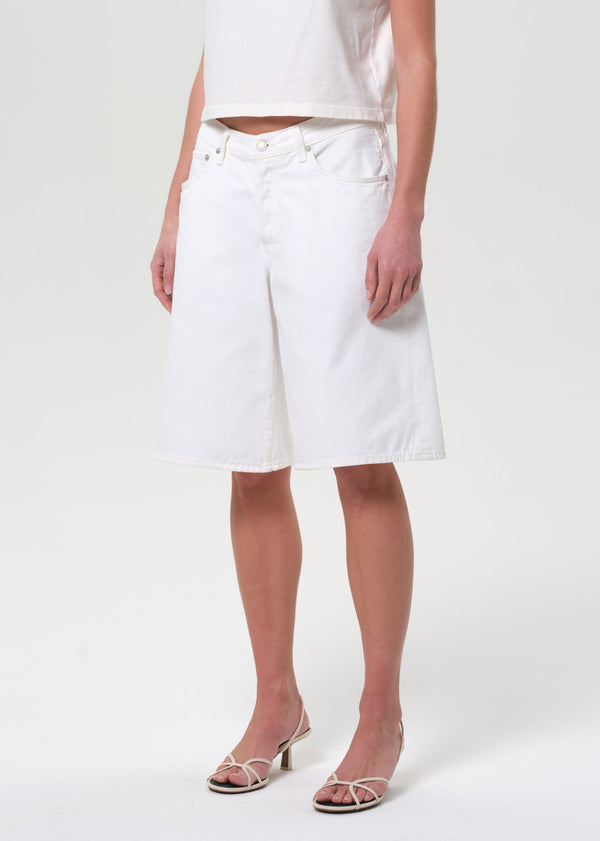 A Gold E Baggy V-Short Milkshake