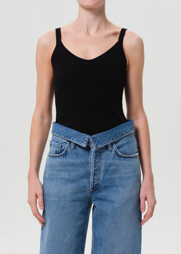 a gold e Jordan Tank Black