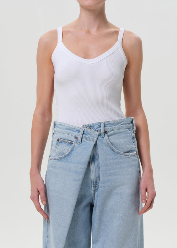 a gold e Jordan Tank White