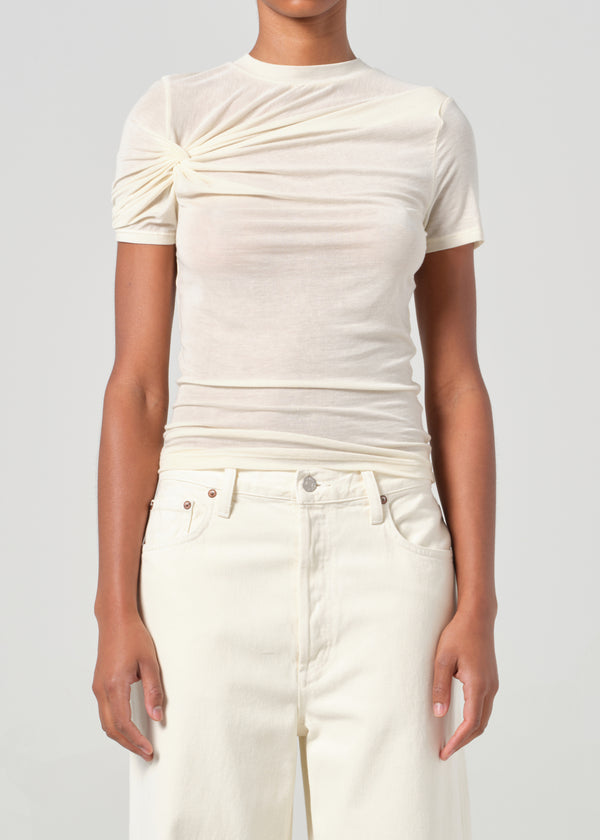 a gold e Lissa Tee Oat Milk