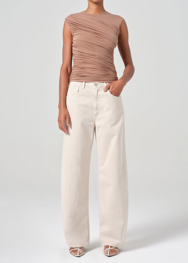 a gold e Low Curve Jean Scone