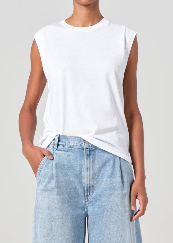 a gold e Raya Muscle Tee White