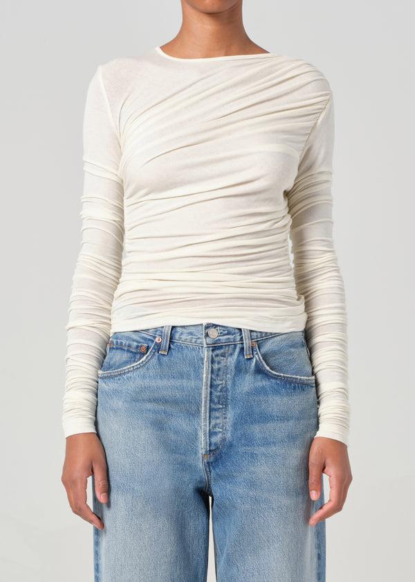 a gold e Tania Twist Tee Oat Milk