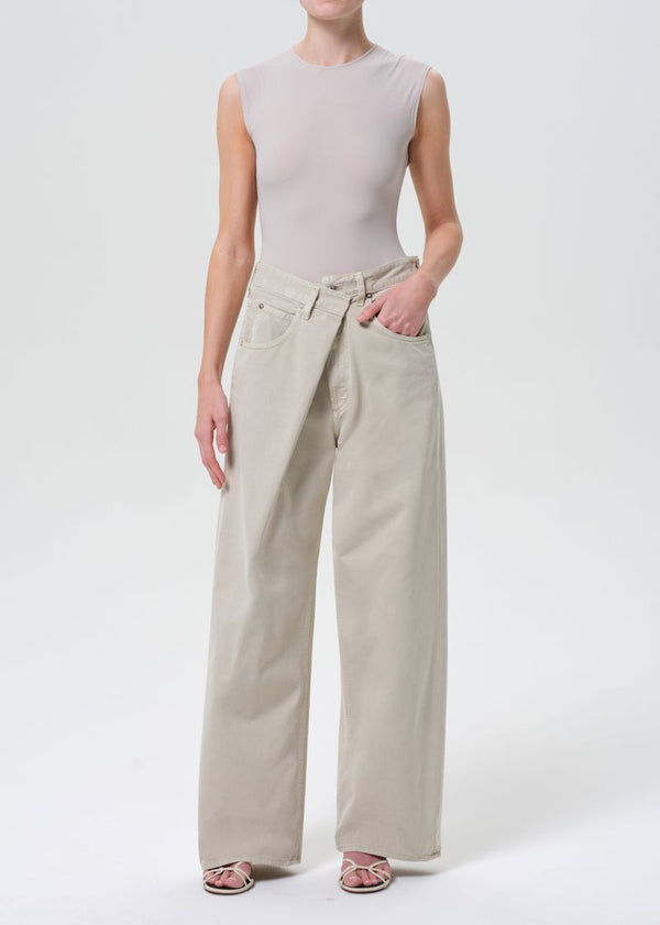 a gold e Vana Fold Jean Comb