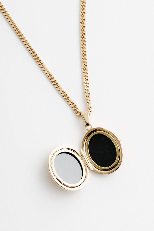 a kind of guise MEDALLION NECKLACE