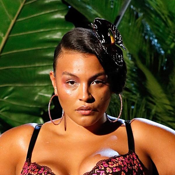 A Morir Maxima Crystal Hoop - Baby Pink