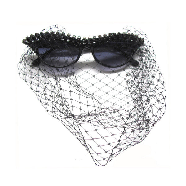 a morir May Caroline Black