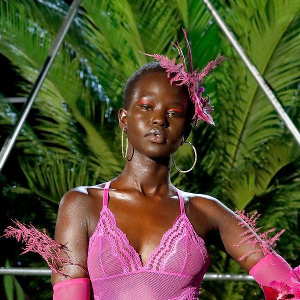 A Morir Medi Crystal Hoop - Baby Pink Schubert Red