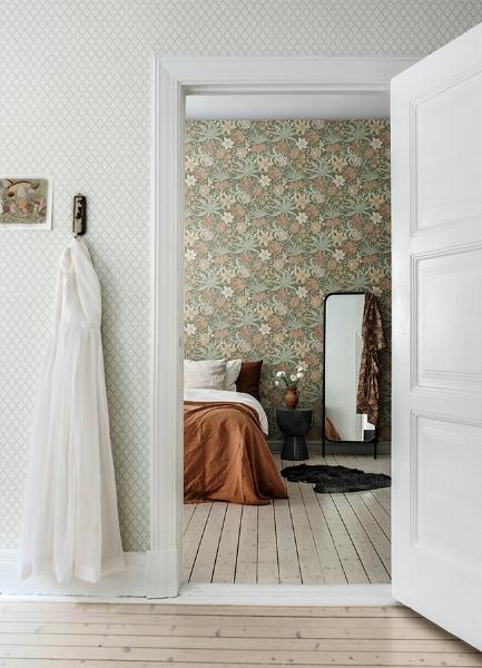 A Street Prints Cecilia Moss Tulip And Daffodil Wallpaper