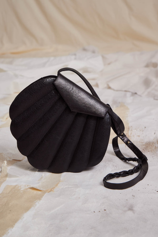 a tentative atelier Erika Bag