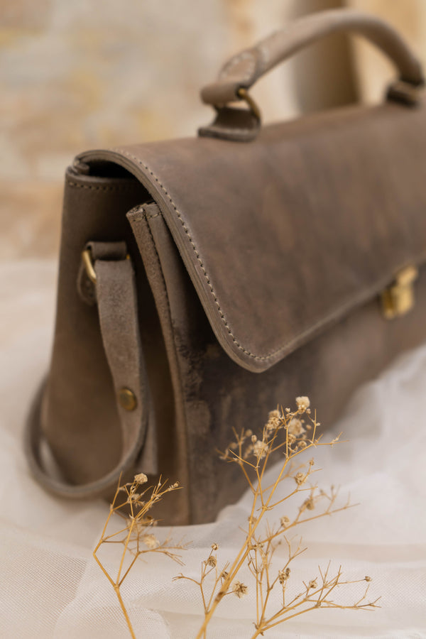 A Tentative Atelier Evlynn S. Bag