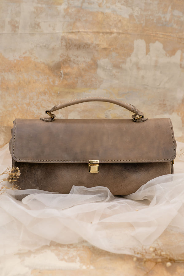 a tentative atelier Evlynn S. Bag