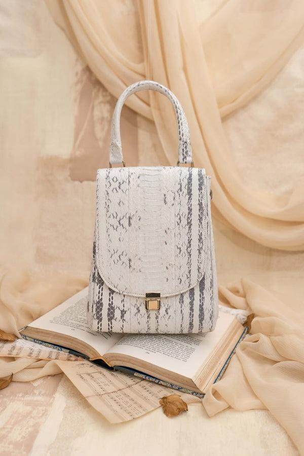 a tentative atelier Evonne Bag