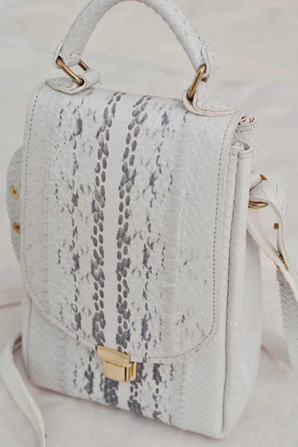A Tentative Atelier Evonne Bag