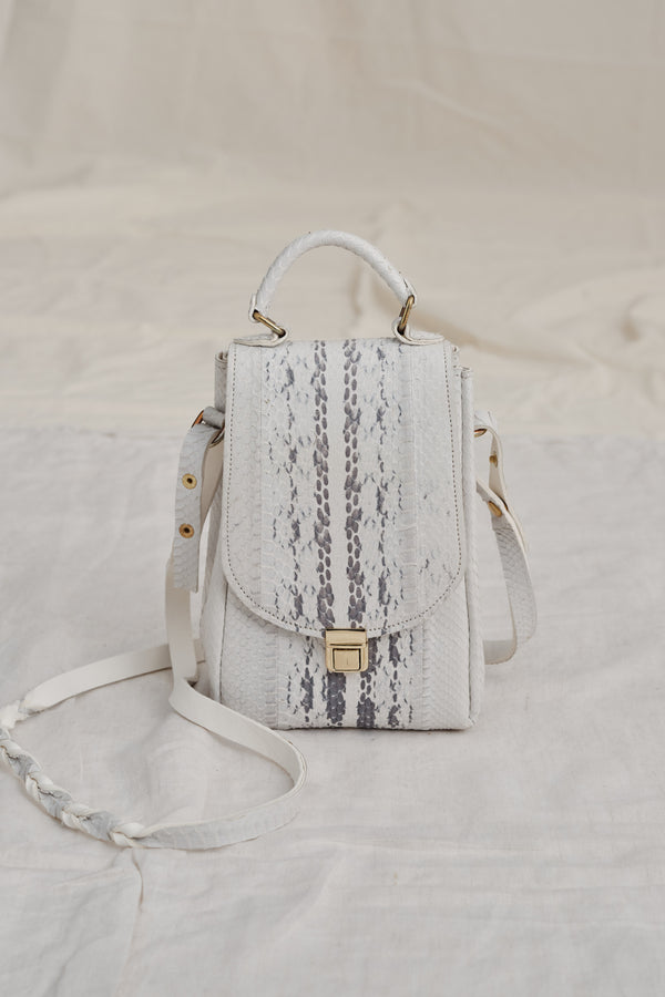 a tentative atelier Evonne Bag