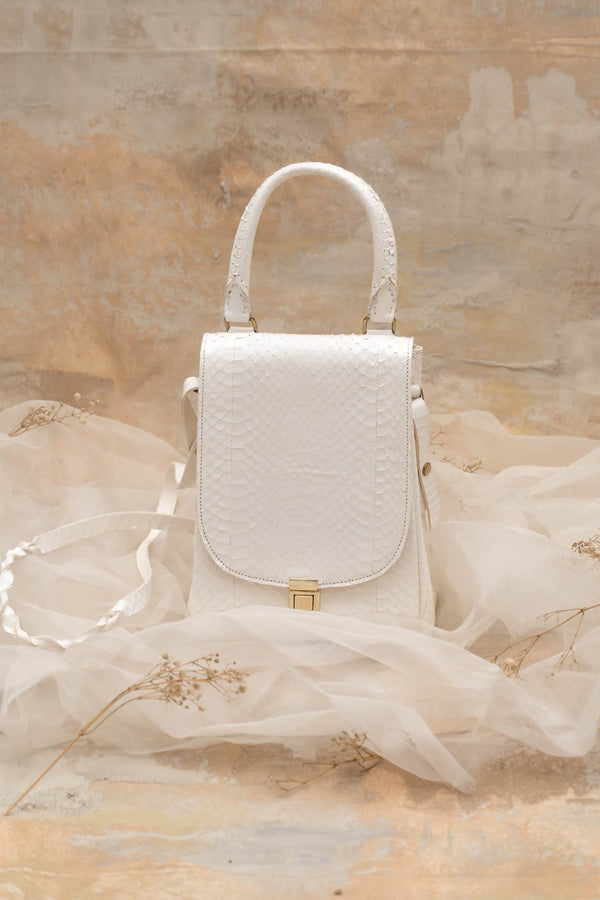 a tentative atelier Evonne Bag