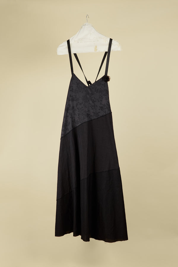 a tentative atelier Sol G. Dress