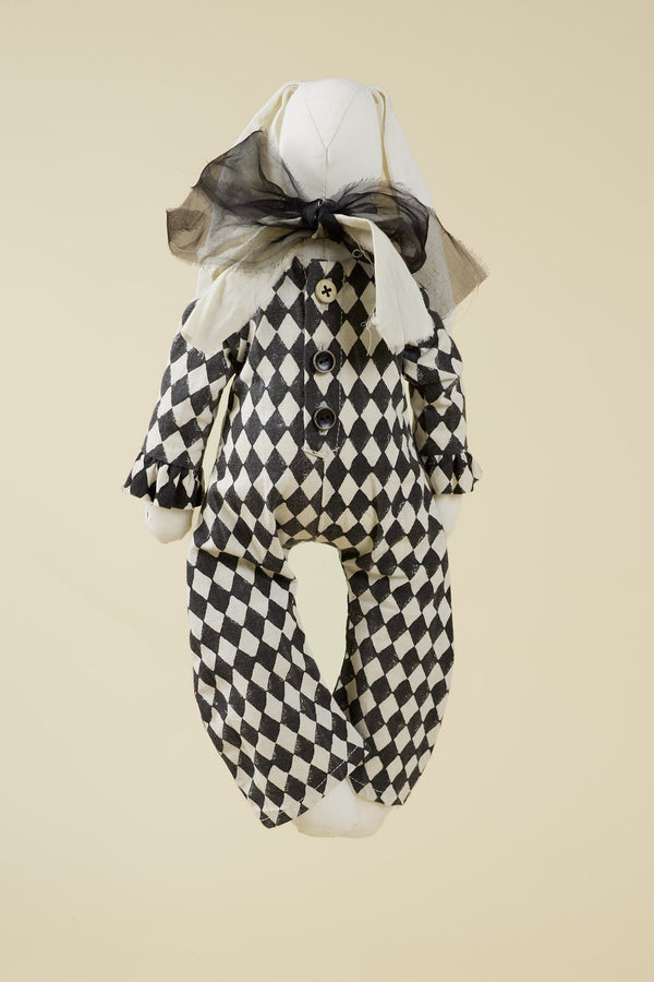 a tentative atelier White Rabbit