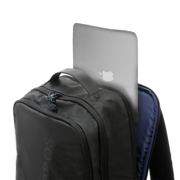 A.g. Spalding & Bros. 520 Fifth Avenue New York RUBBER Round Backpack BLACK