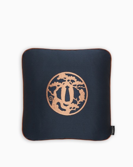 a|x armani exchange JAPAN Decorative cushion