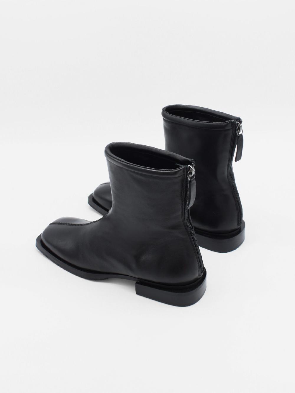 About Arianne Dean Black Boots
