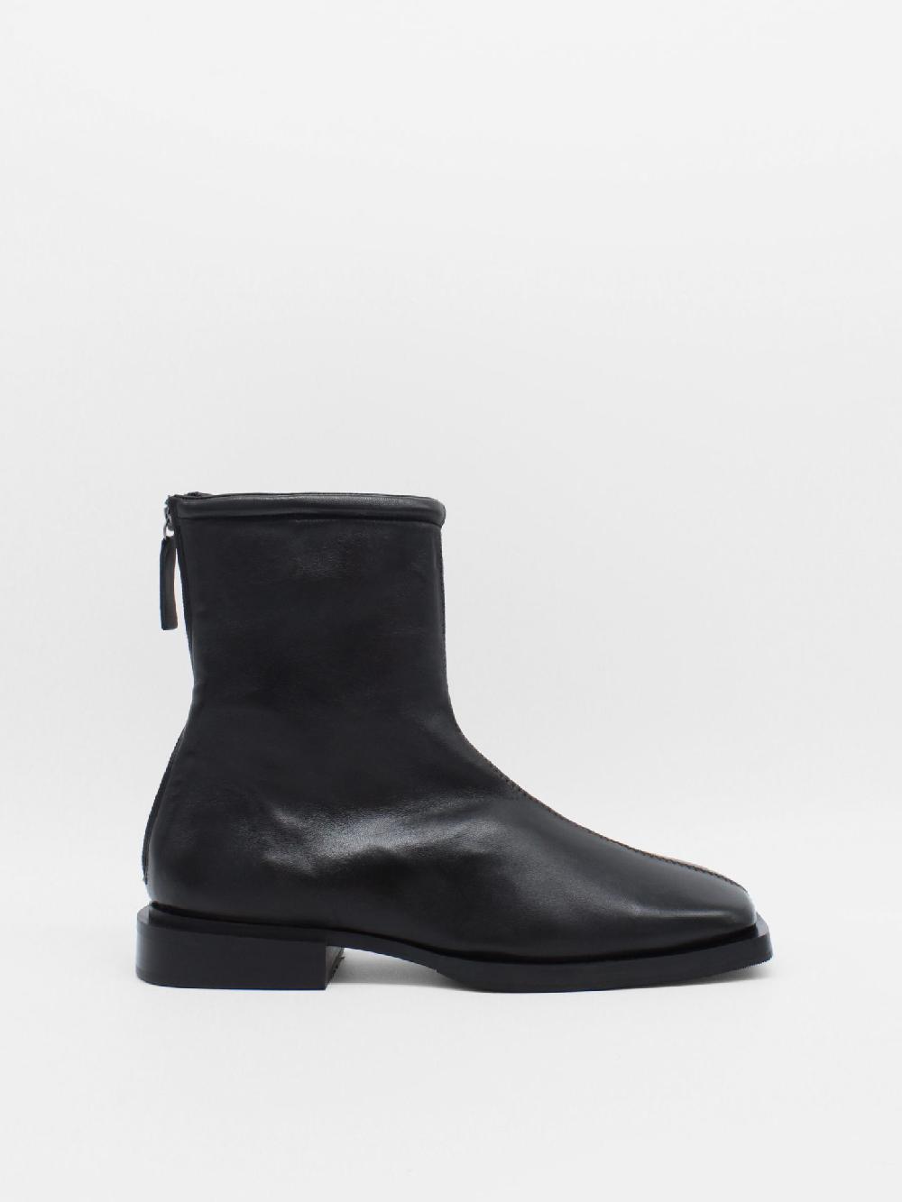 about arianne Dean Black Boots