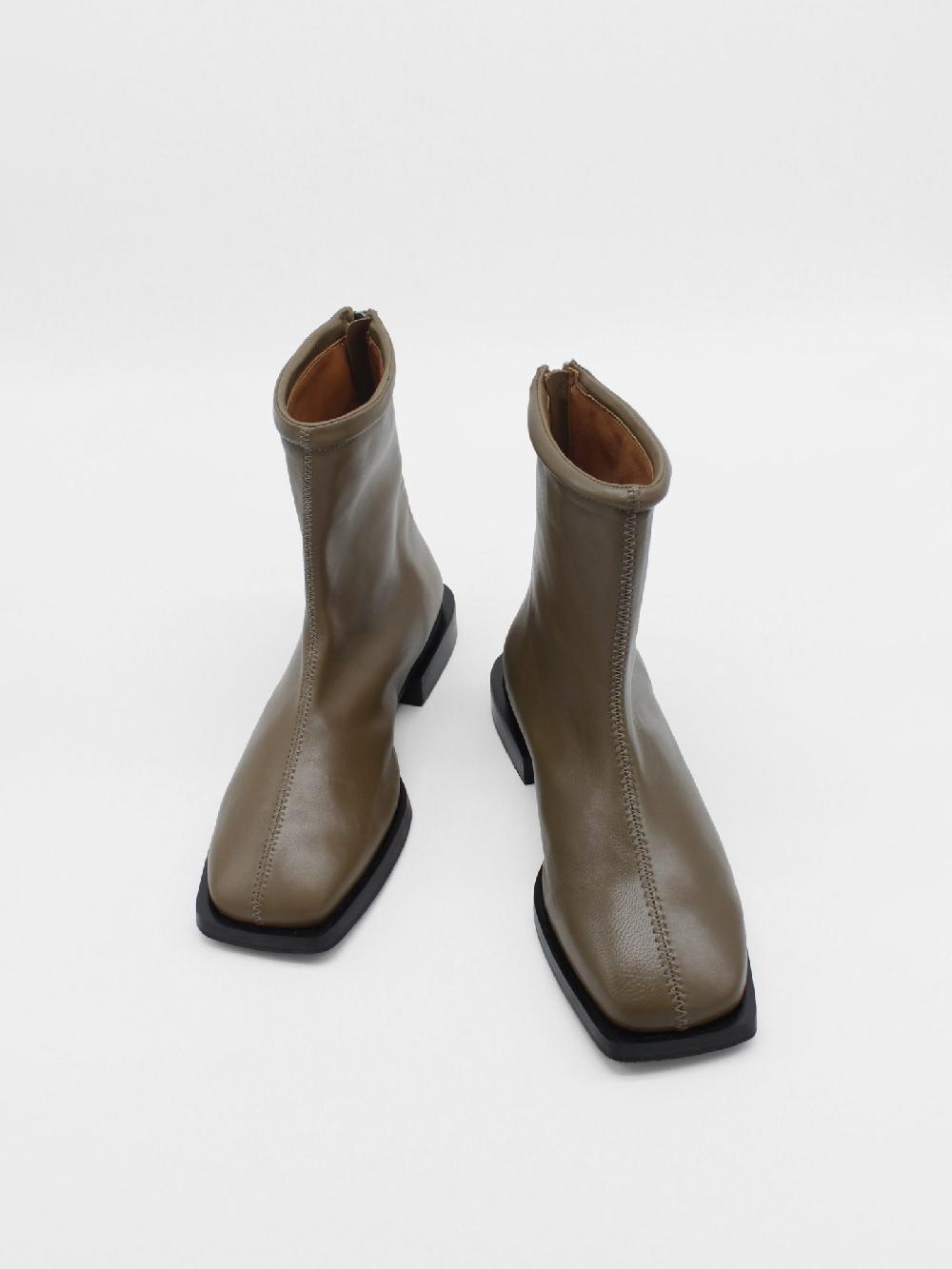 About Arianne Dean Terra Boots