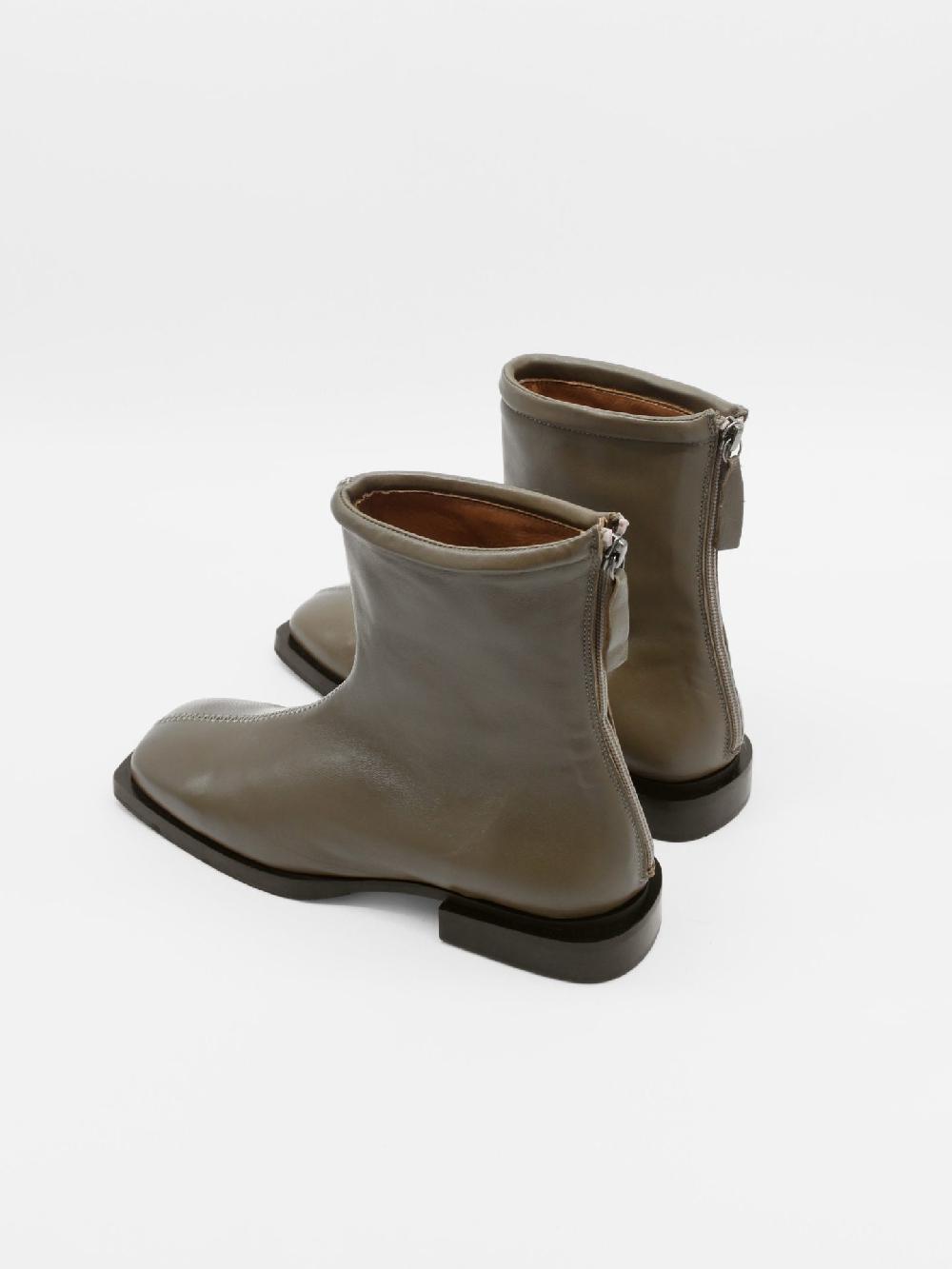 About Arianne Dean Terra Boots