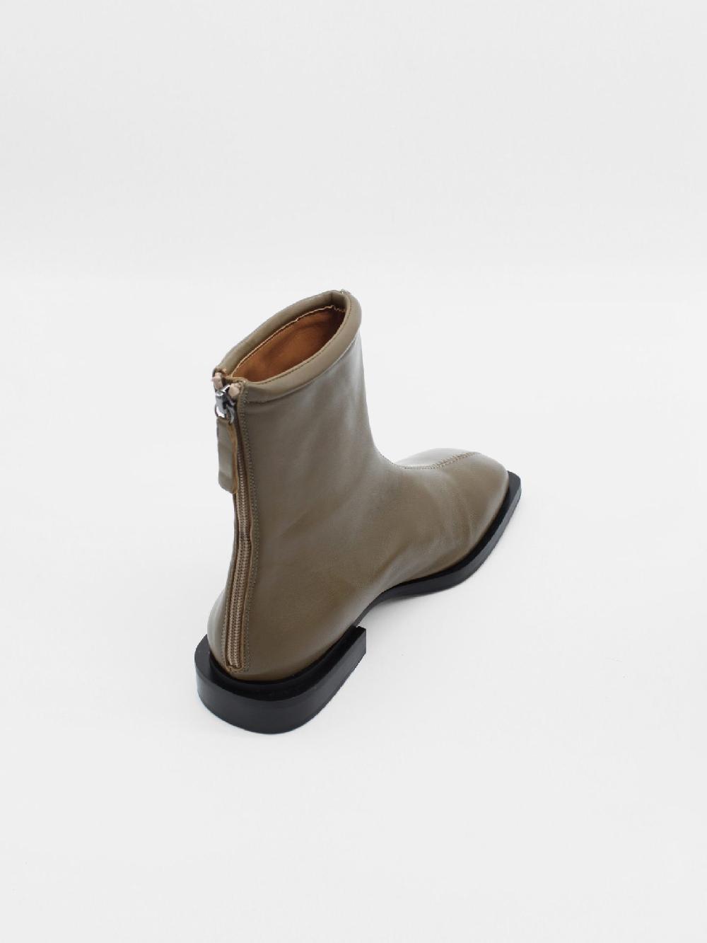 About Arianne Dean Terra Boots