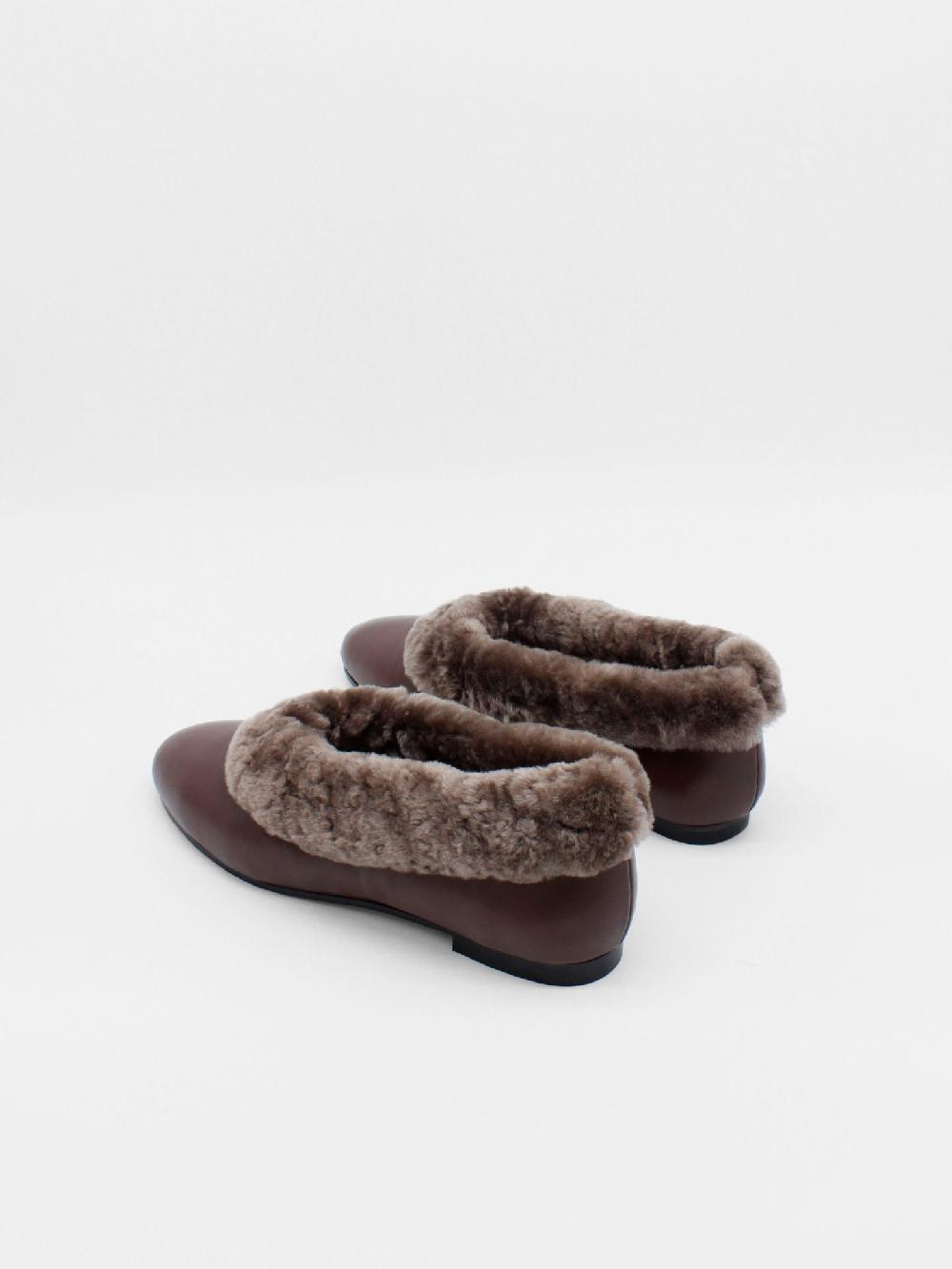 About Arianne Elias Ebony Flats