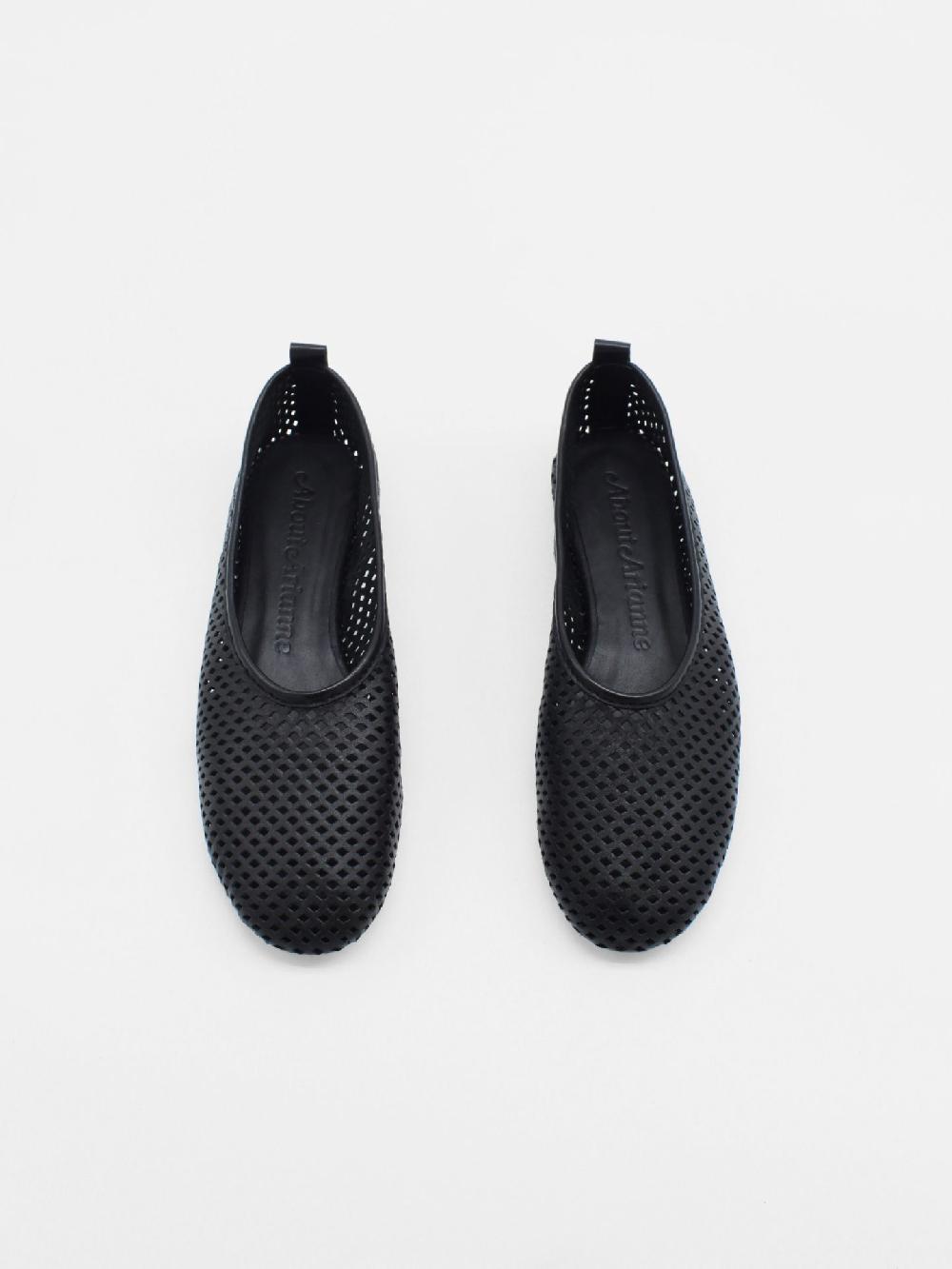 About Arianne Elio Black Flats