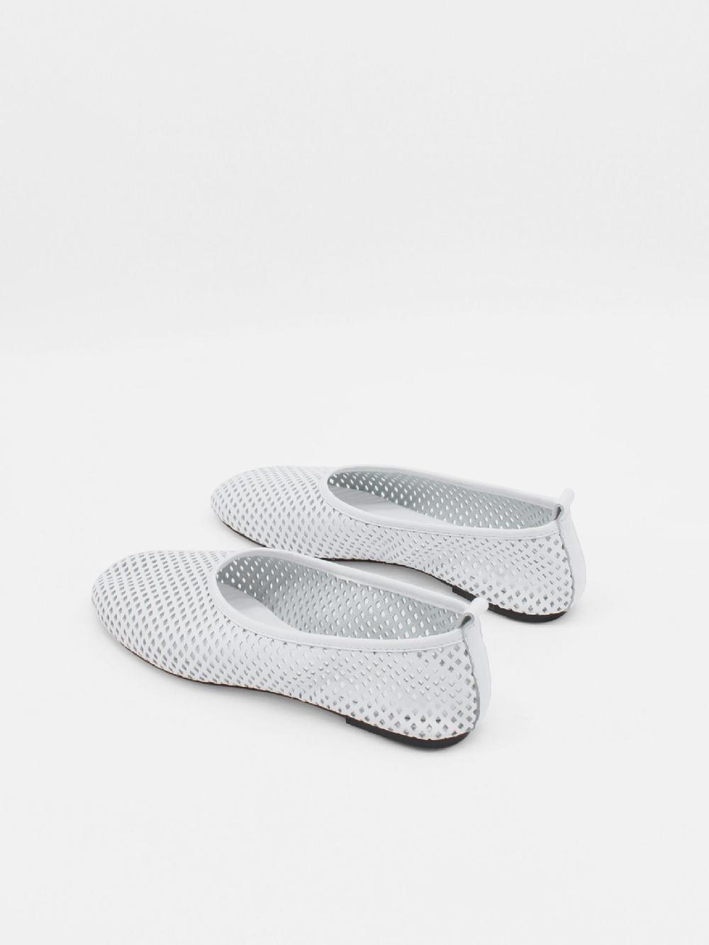 About Arianne Elio White Flats