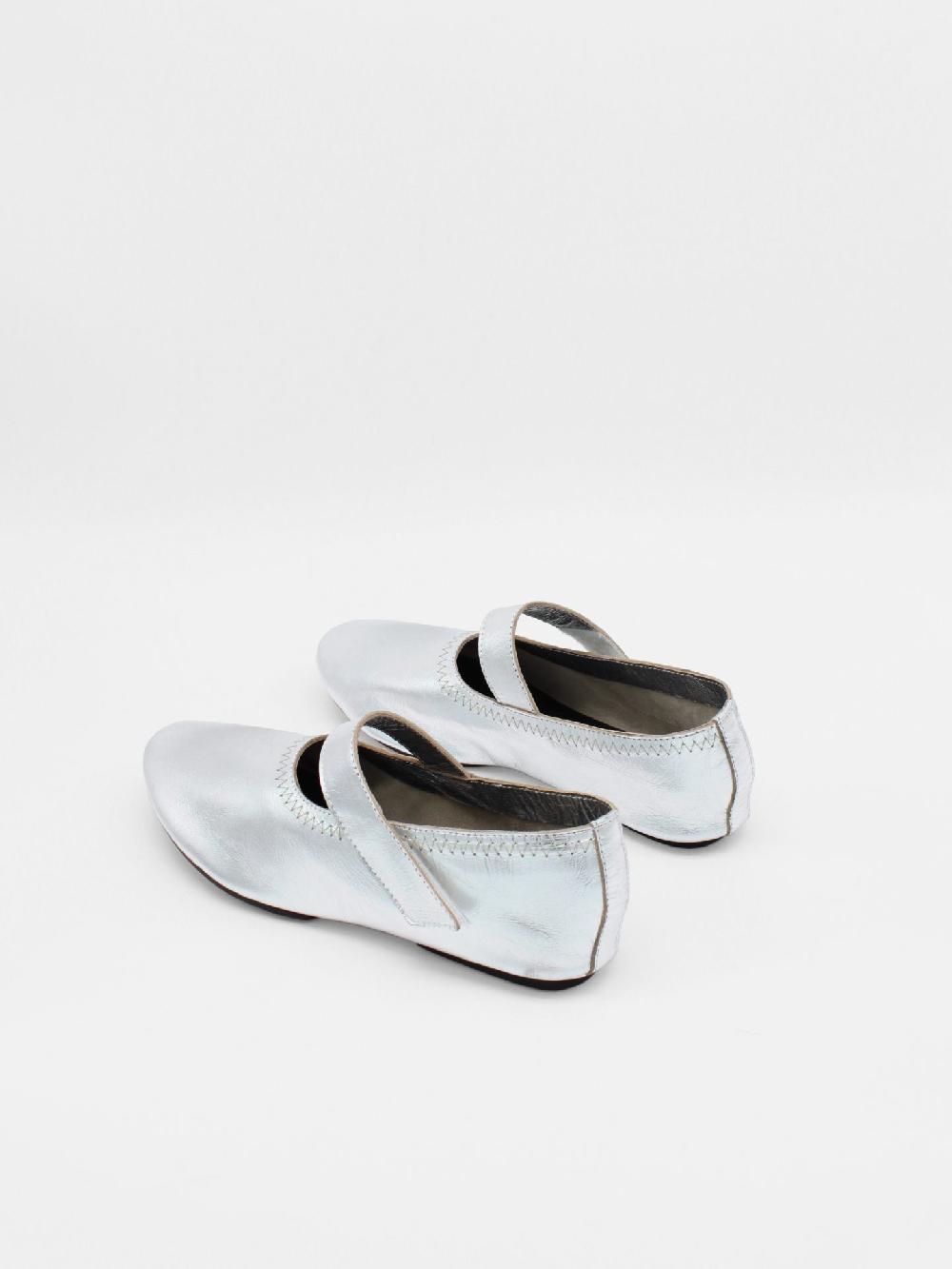 About Arianne Martino Scale Flats