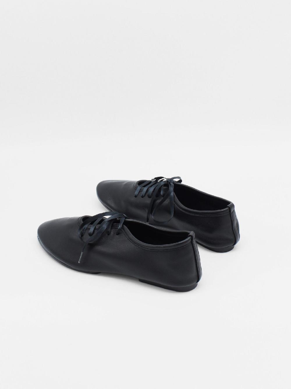 About Arianne Mateo Black Flats