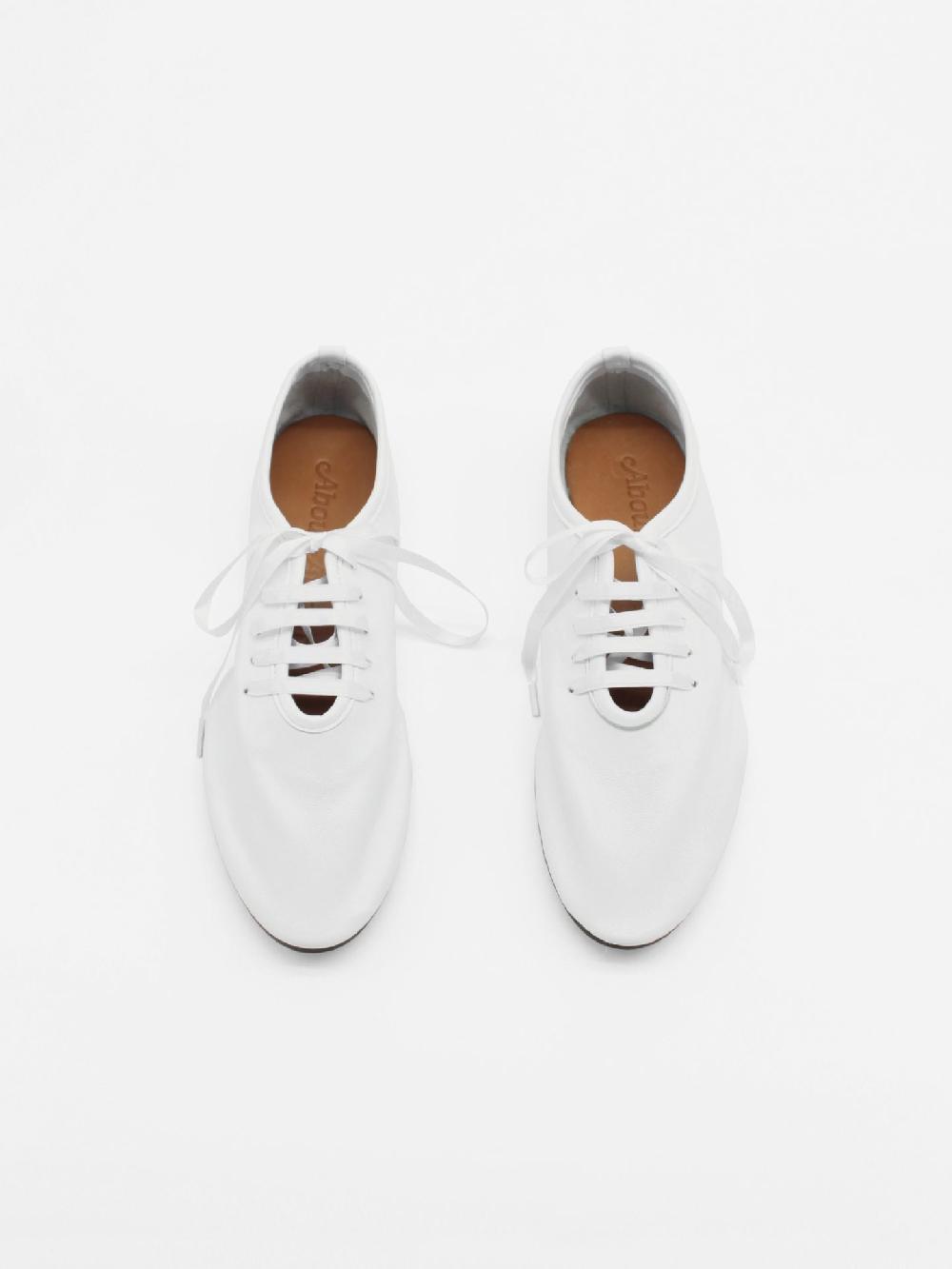 About Arianne Mateo White Flats