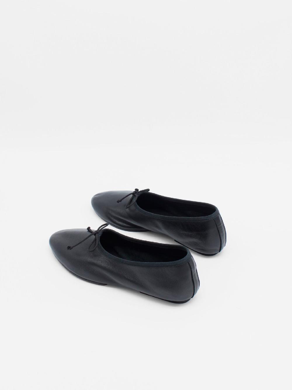 About Arianne Mila Black Flats