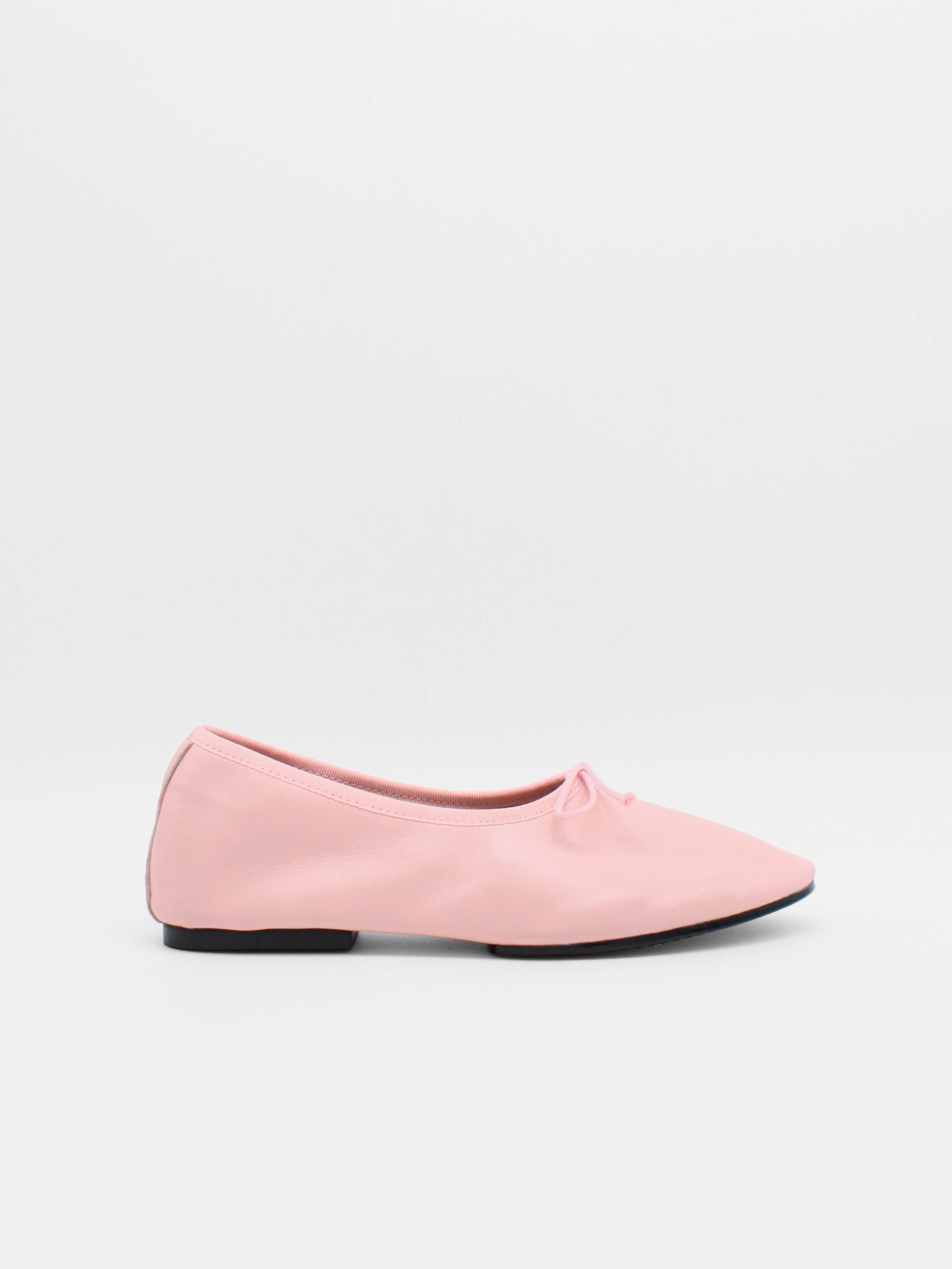 About Arianne Mila Blush Flats