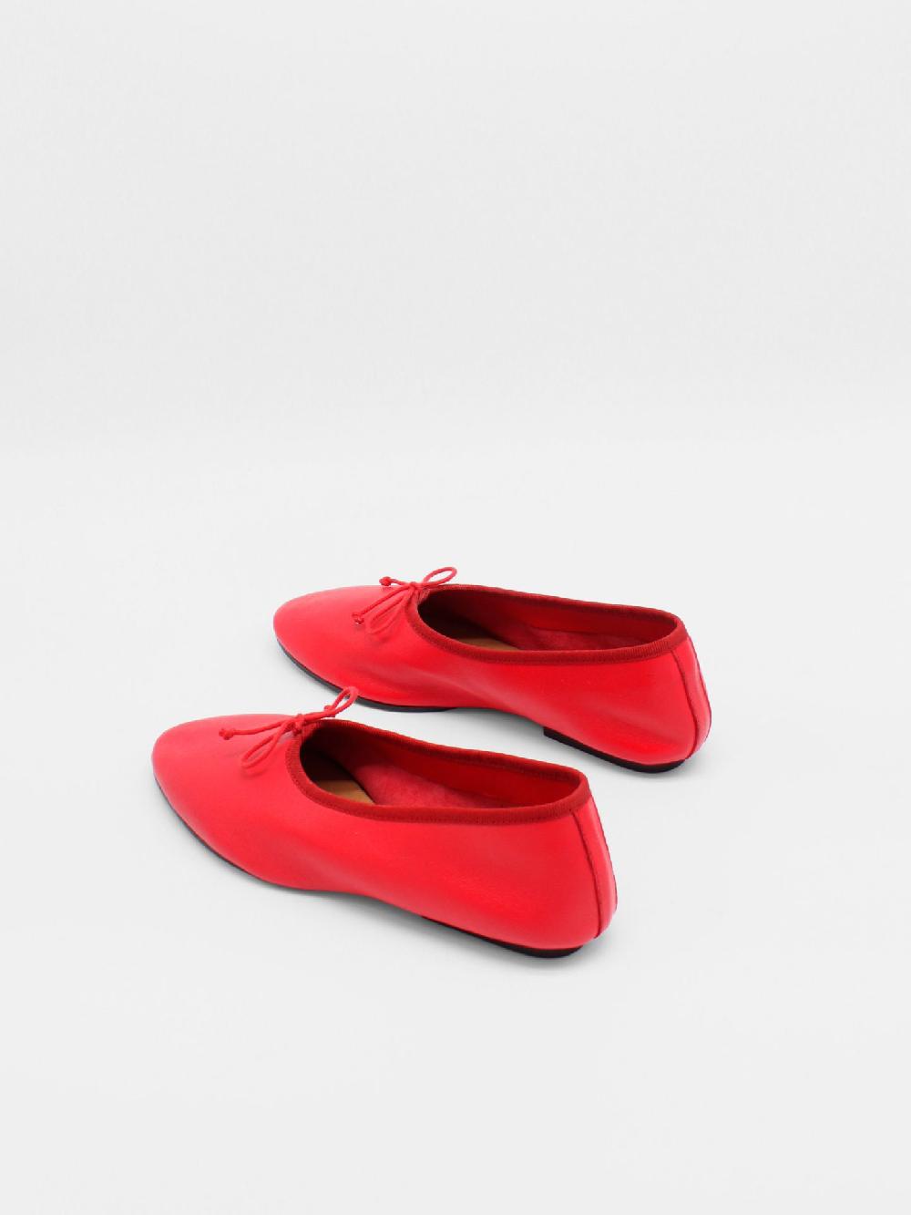 About Arianne Mila Red Flats