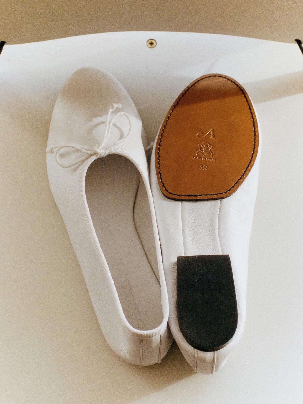 about arianne Mila White Flats