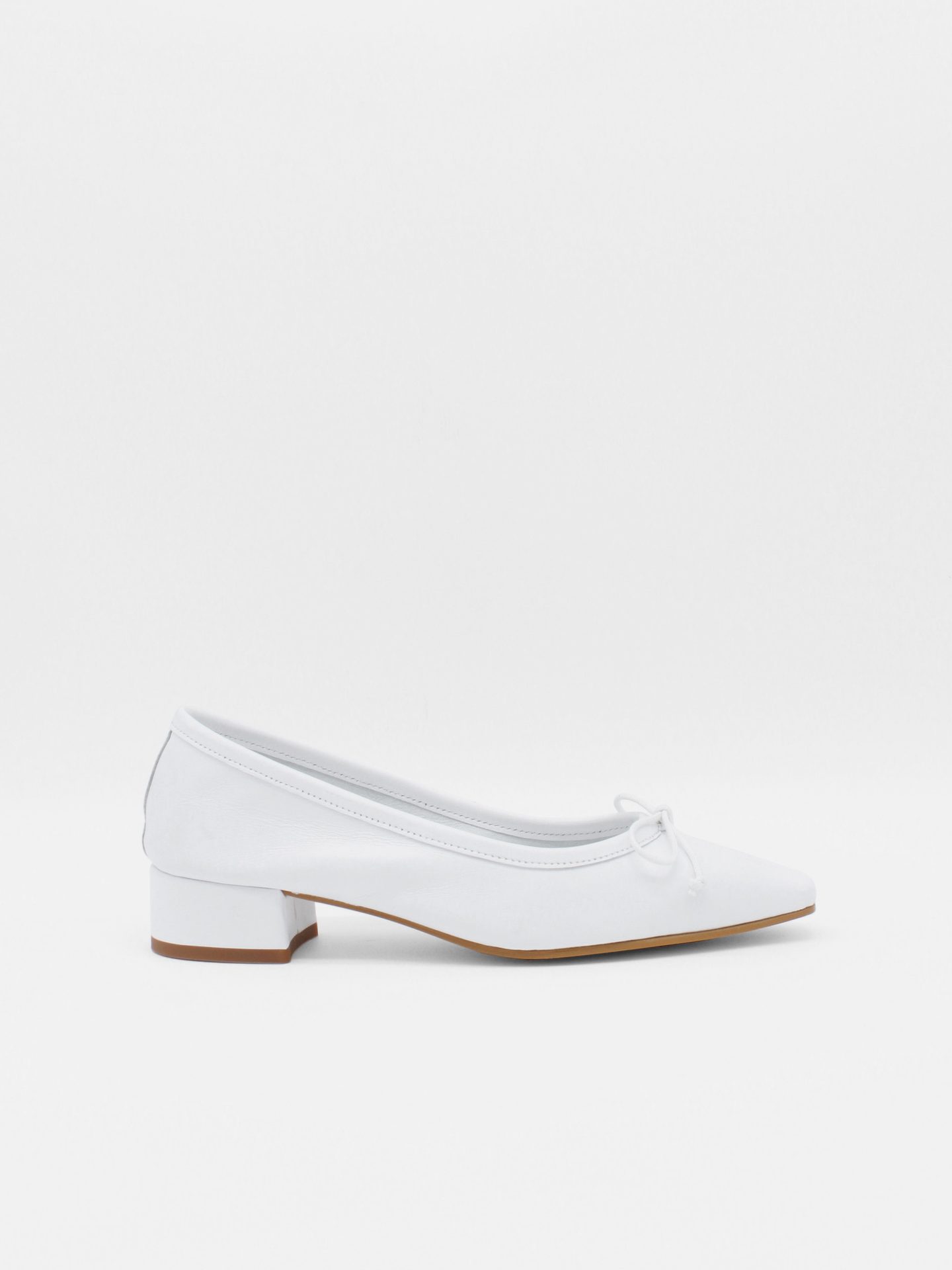 About Arianne Mina White Flats