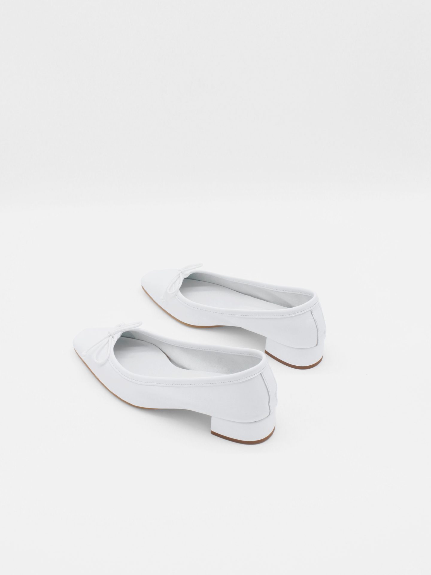 About Arianne Mina White Flats