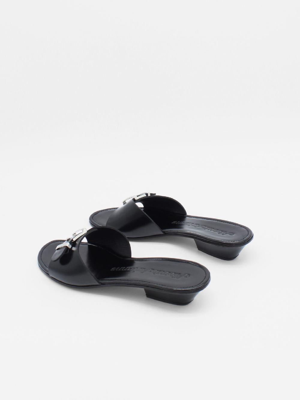 About Arianne Nua Black Sandals