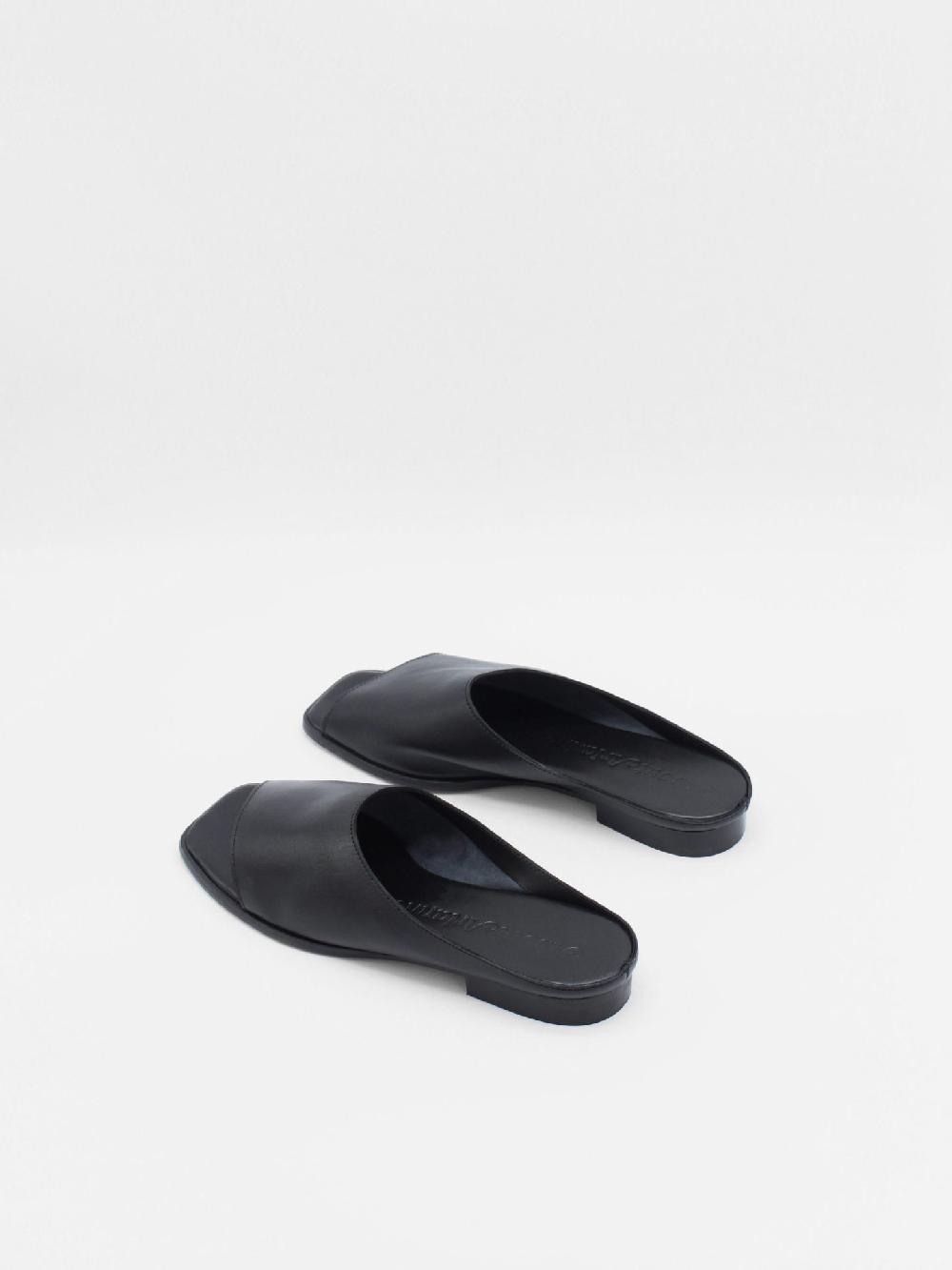 About Arianne Ojih Black Flats