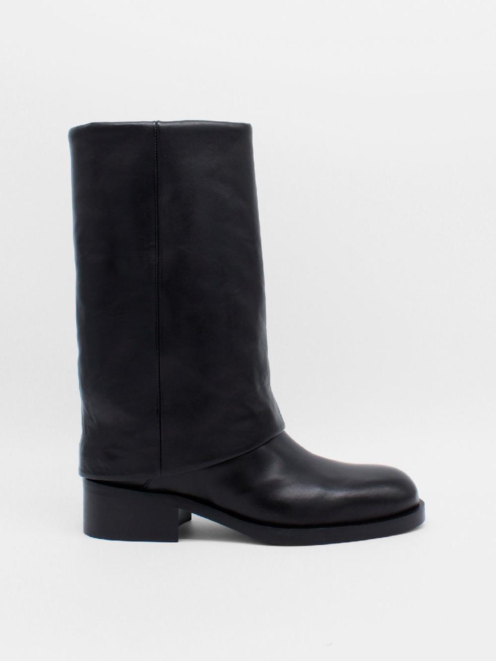 about arianne Philo Black Boots
