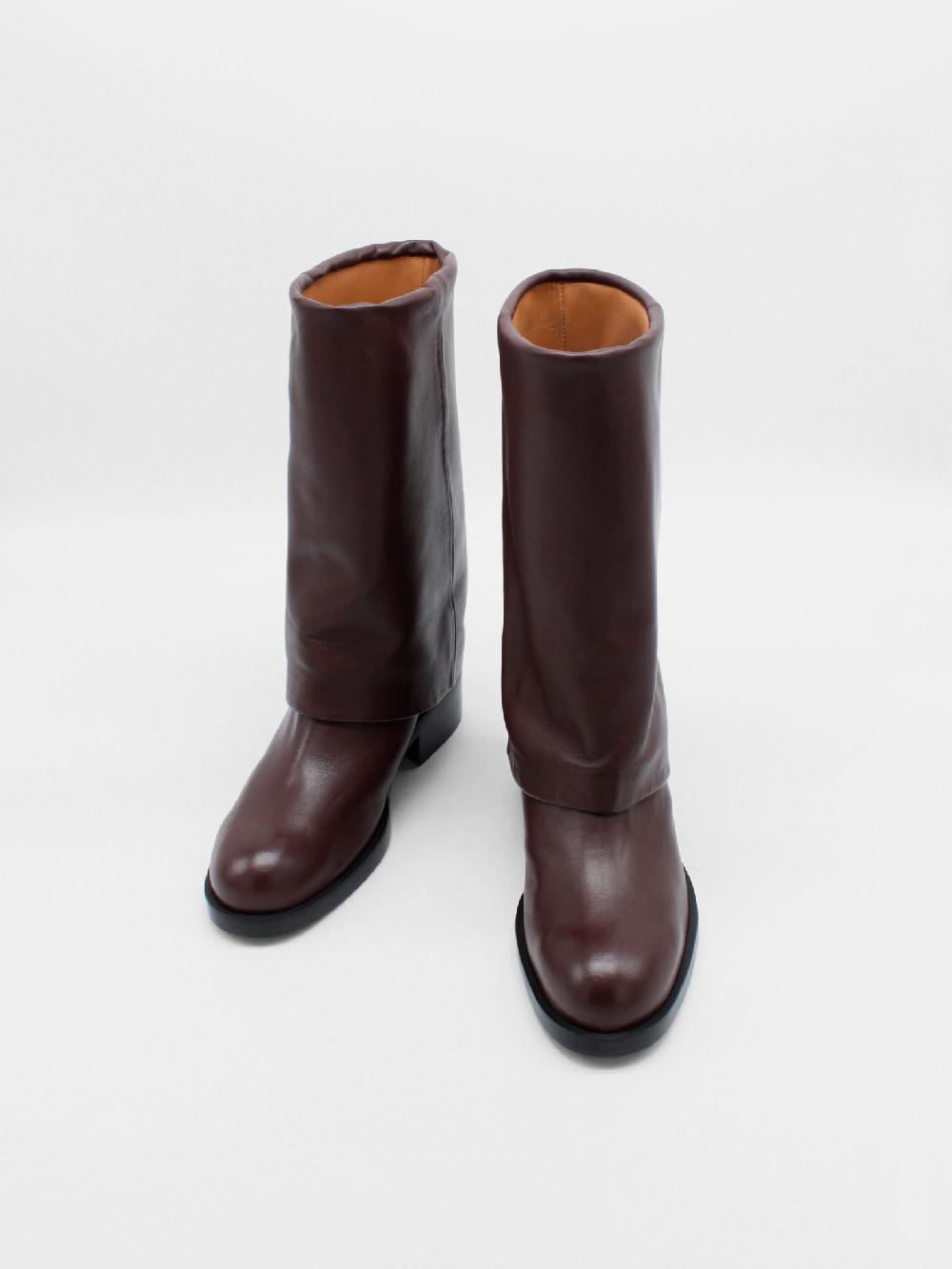 About Arianne Philo Chestnut Boots