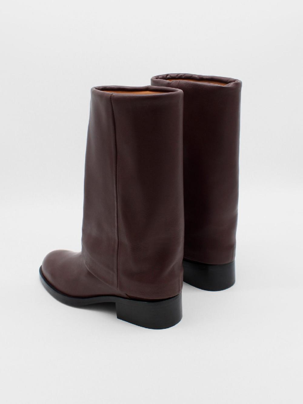 About Arianne Philo Chestnut Boots