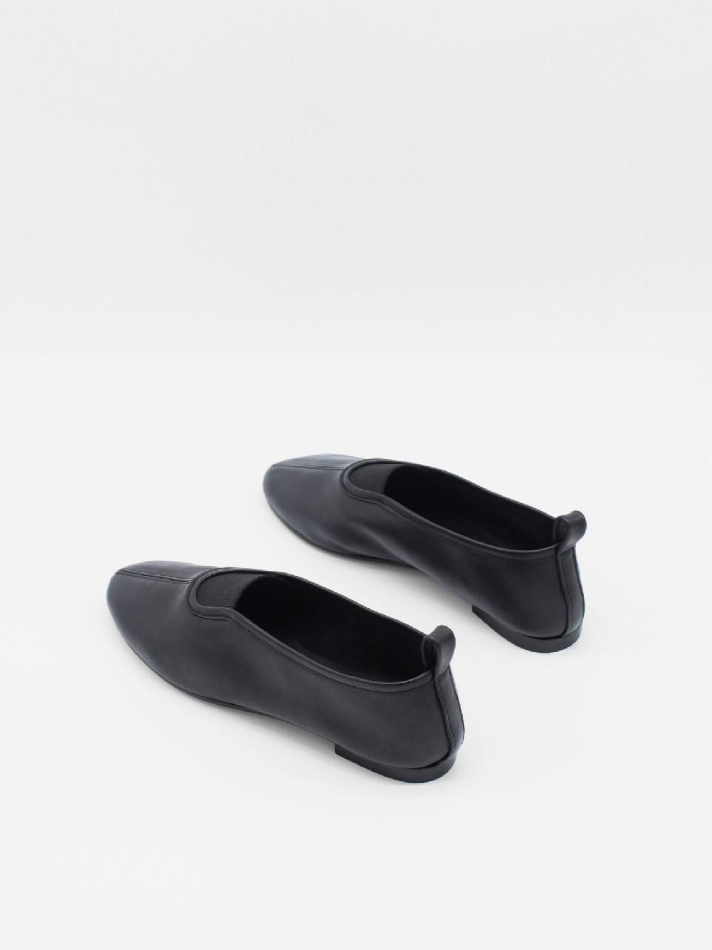 About Arianne Piero Black Flats