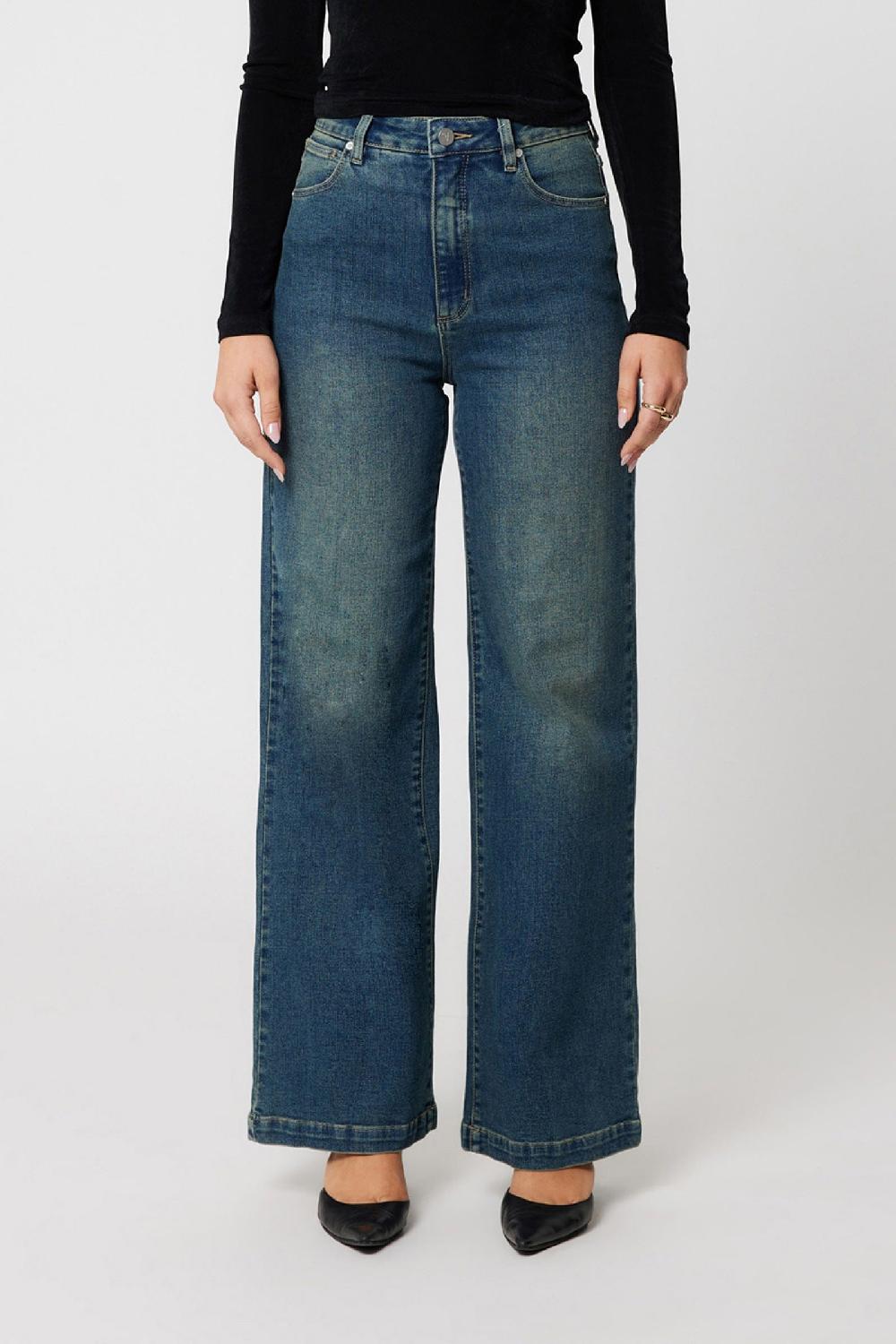 Abrand 94 High & Wide Hilton